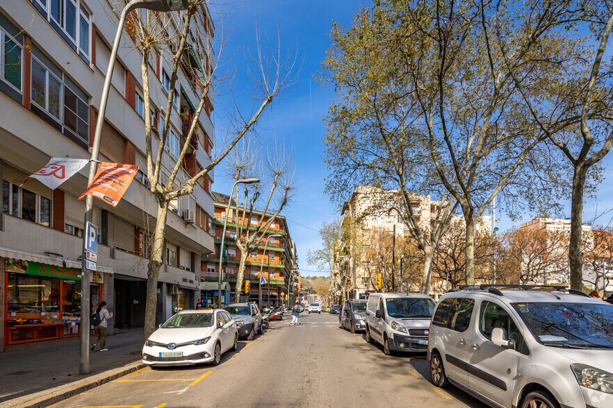 Immeuble residentiel dans Barcelone, Barcelona à vendre - Photo de l’immeuble – Image 3 sur 3