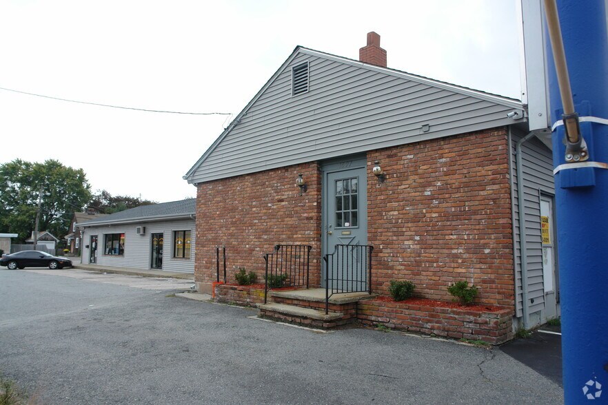 1697-1711 Warwick Ave, Warwick, RI à vendre - Photo de l’immeuble – Image 2 sur 9