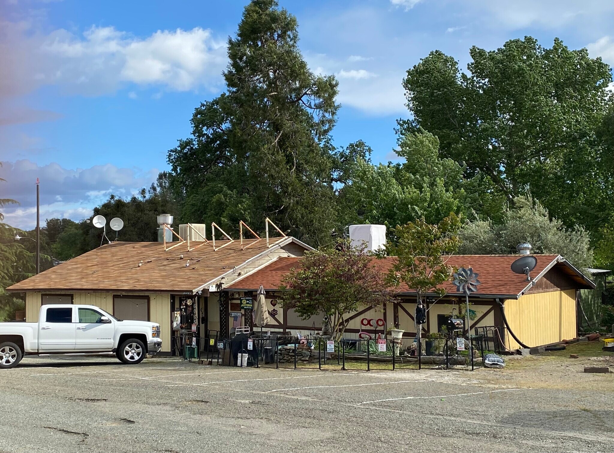 6065 State Highway 49 N, Mariposa, CA à vendre Photo de l’immeuble– Image 1 sur 5