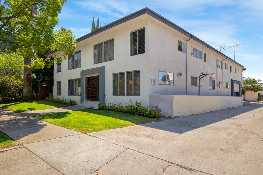 1117 S Spaulding Ave, Los Angeles, CA à vendre - Photo de l’immeuble – Image 2 sur 24