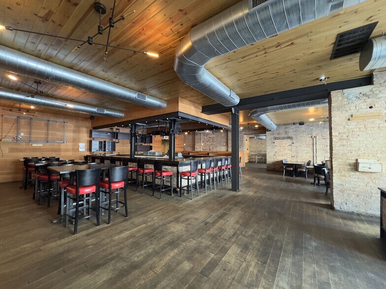 3211-3215 N Sheffield Ave, Chicago, IL à louer - Photo de l’immeuble – Image 3 sur 7