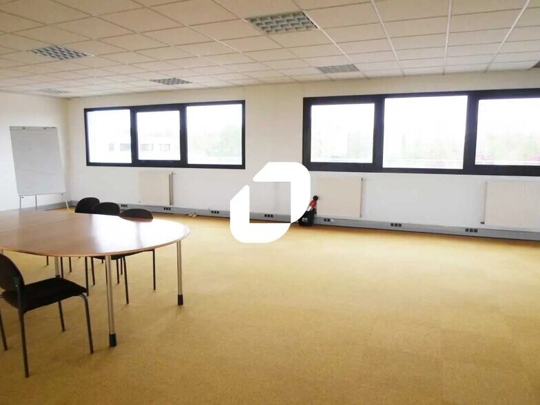 9 Place Marcel Rebuffat, Villejust à louer - Photo de l’immeuble – Image 2 sur 10