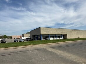 104 Sunfield Ave, Edison, NJ à louer Photo de l’immeuble– Image 1 sur 3