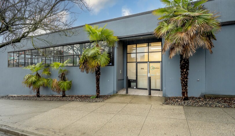2512 Yukon St, Vancouver, BC à louer - Photo de l’immeuble – Image 2 sur 5
