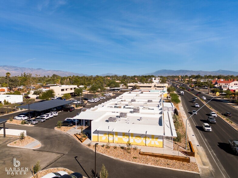 2627 E Broadway Blvd, Tucson, AZ à louer - Photo de l’immeuble – Image 2 sur 22