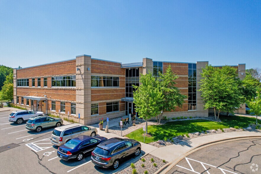 1215 Town Centre Dr, Eagan, MN à louer - Photo principale – Image 1 sur 4