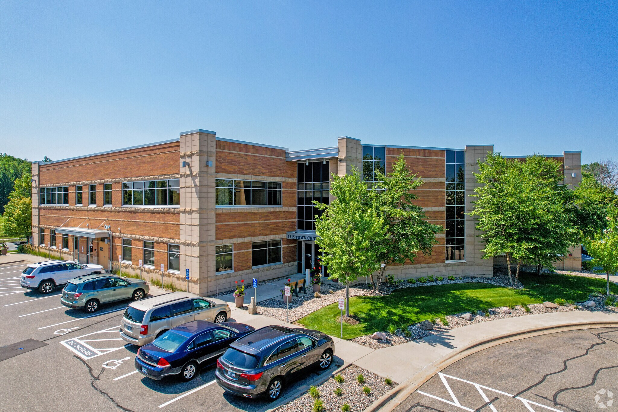 1215 Town Centre Dr, Eagan, MN à louer Photo principale– Image 1 sur 5