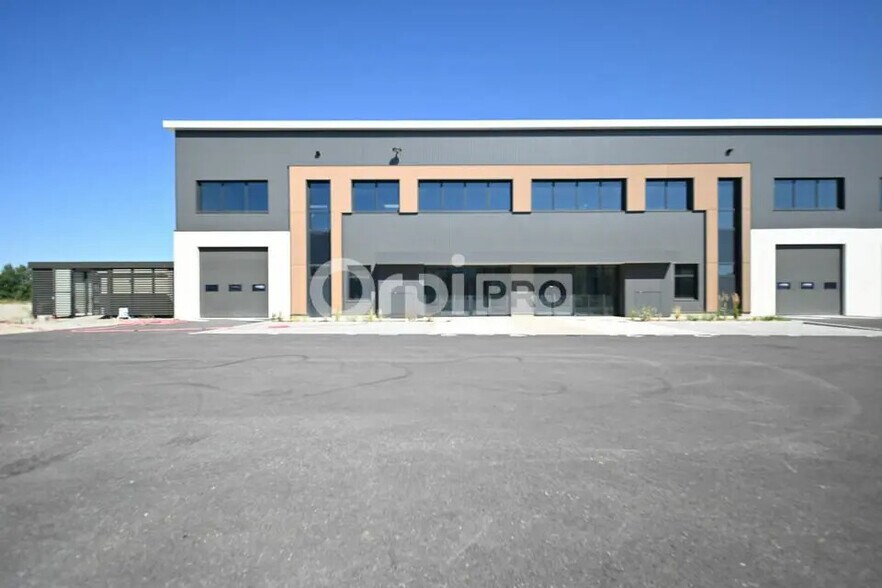 Local d’activités dans Saint-Priest à louer - Photo de l’immeuble – Image 3 sur 8