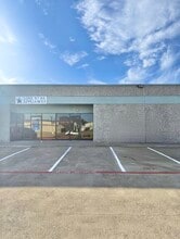 2100 S Great Southwest Pky, Grand Prairie, TX à louer Photo de l’immeuble– Image 1 sur 7