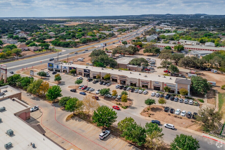 12030 Bandera Rd, Helotes, TX à louer - Photo de l’immeuble – Image 1 sur 12