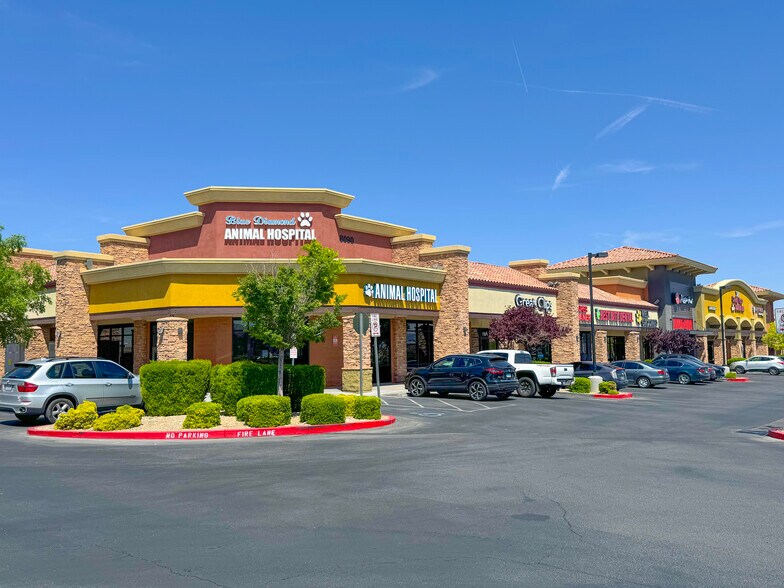 8090 Blue Diamond Rd, Las Vegas, NV à louer - Photo de l’immeuble – Image 3 sur 8