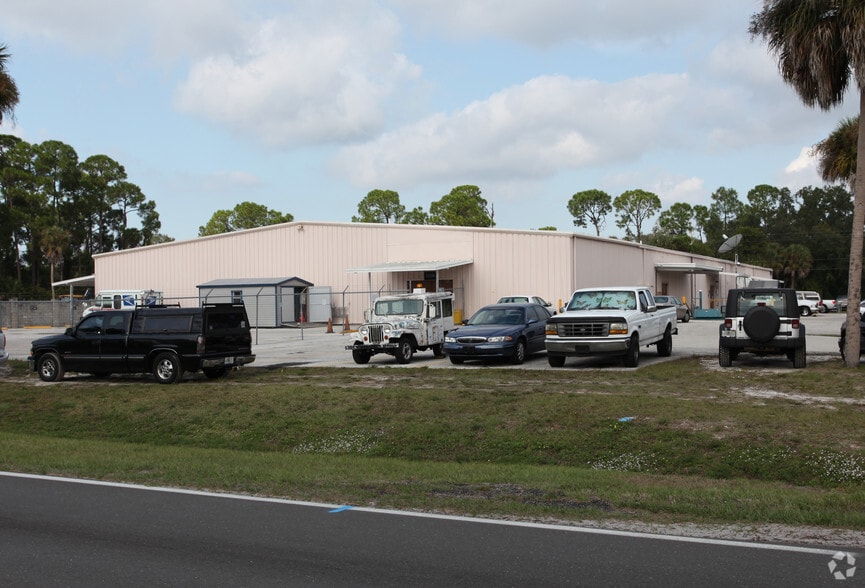 18100 Paulson Dr, Port Charlotte, FL à vendre - Photo principale – Image 3 sur 6