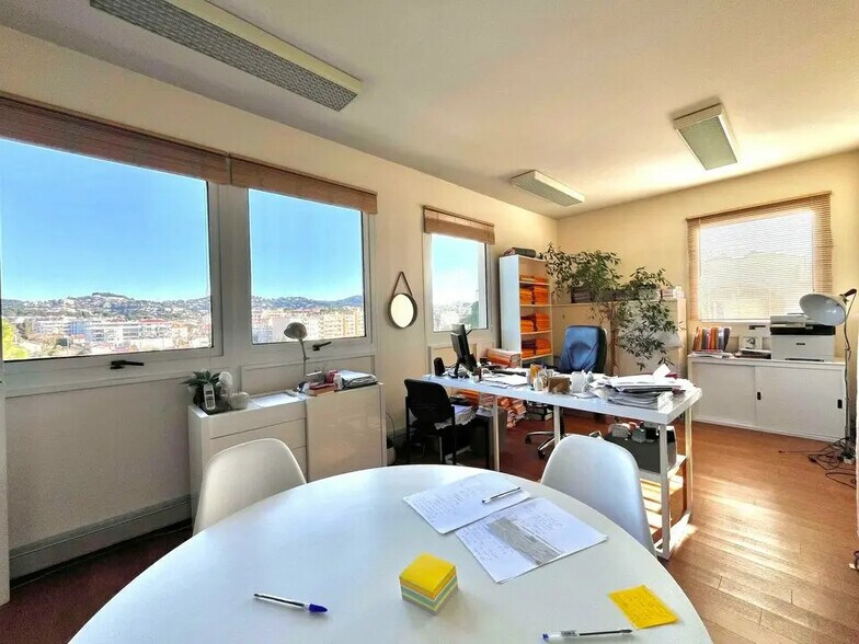 Bureau dans Le Cannet à louer - Photo intérieure – Image 2 sur 5