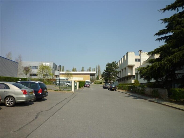 Bureau dans Chilly-Mazarin à vendre - Photo de l’immeuble – Image 2 sur 12