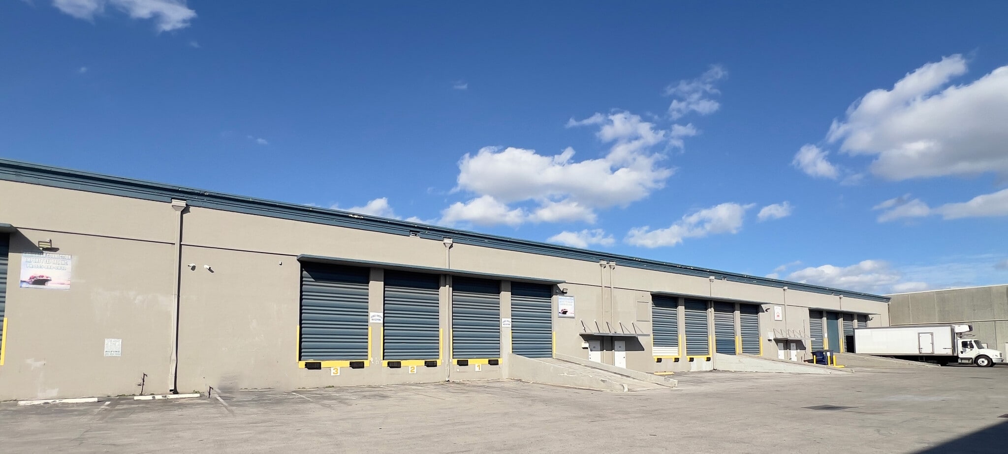 9949 NW 89th Ave, Medley, FL à louer Photo intérieure– Image 1 sur 1