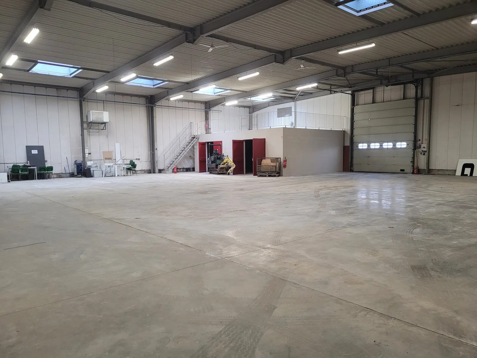 Industriel/Logistique dans Coulommiers à louer Photo de l’immeuble– Image 1 sur 4