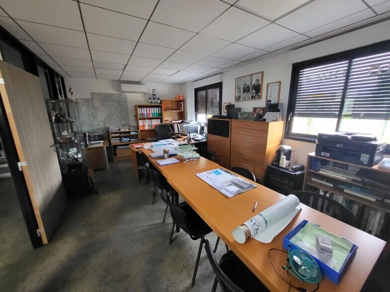 Bureau dans Saint-Laurent-de-Mure à vendre - Photo de l’immeuble – Image 1 sur 4