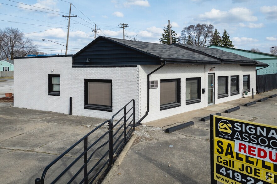 2223 Woodville Rd, Oregon, OH à louer - Photo de l’immeuble – Image 2 sur 4
