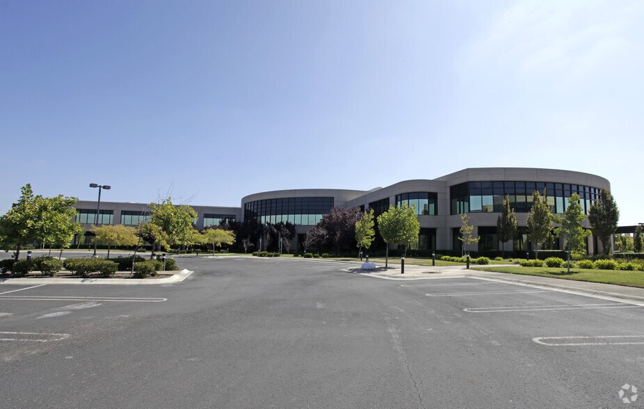 6800 Dumbarton Cir, Fremont, CA à louer - Photo de l’immeuble – Image 2 sur 3