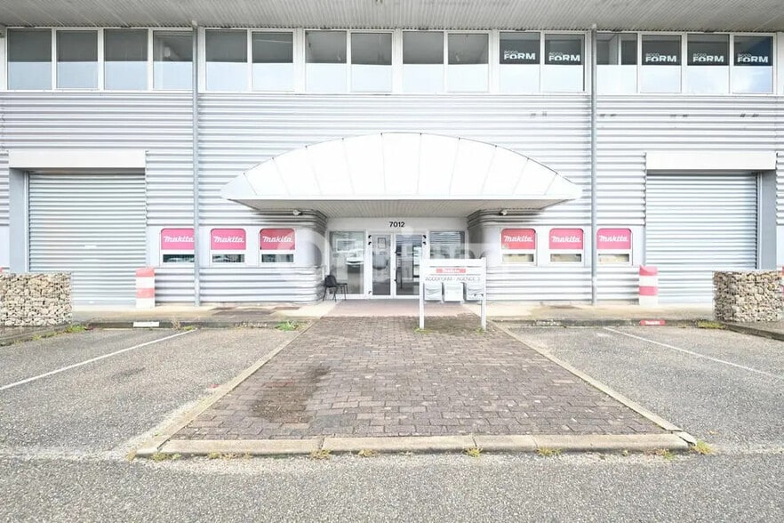 Bureau dans Villefontaine à louer - Photo de l’immeuble – Image 3 sur 11