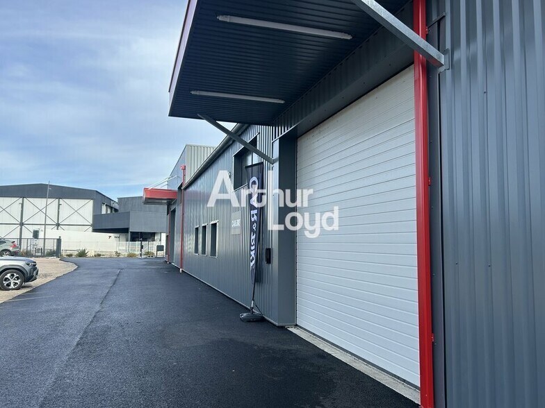 Local d’activités dans Creuzier-le-Vieux à louer - Photo de l’immeuble – Image 2 sur 5