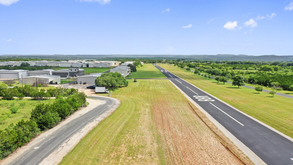 101 Piper Ln, Spicewood, TX à louer - Photo de l’immeuble – Image 3 sur 44