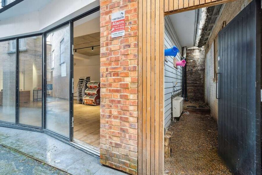 Market Pl, Kingston Upon Thames à vendre - Photo de l’immeuble – Image 2 sur 4