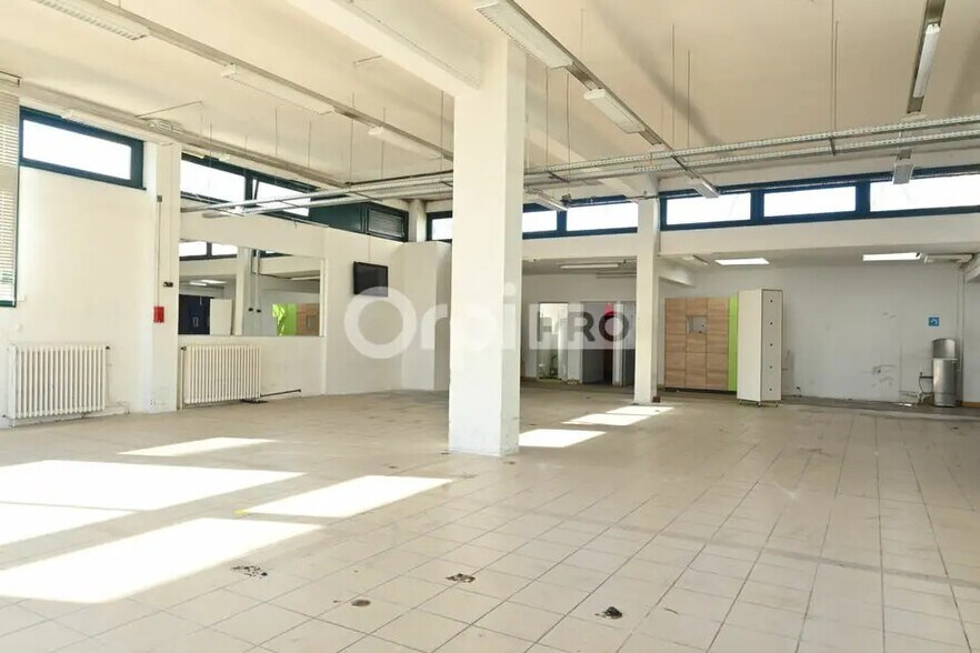 Bureau dans Rillieux-la-Pape à louer - Photo de l’immeuble – Image 2 sur 9