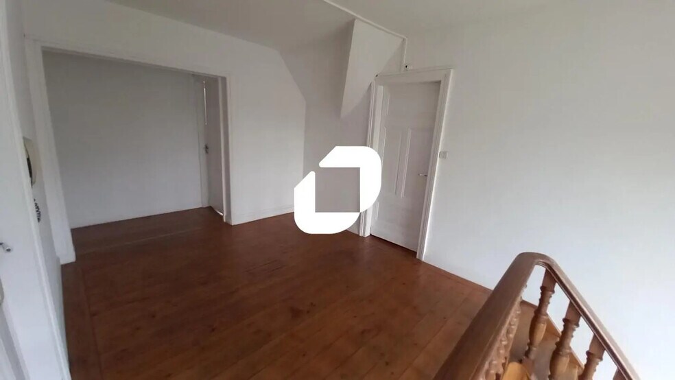 Bureau dans Croix à vendre - Photo de l’immeuble – Image 3 sur 12