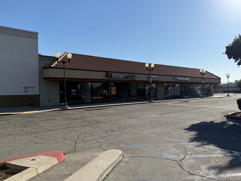 5400 Olive Dr, Bakersfield, CA à louer - Photo de l’immeuble – Image 3 sur 23
