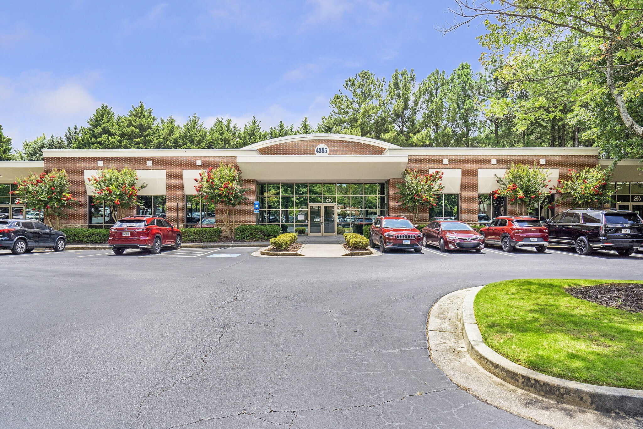 4385 Johns Creek Pky, Suwanee, GA à louer Photo principale– Image 1 sur 35