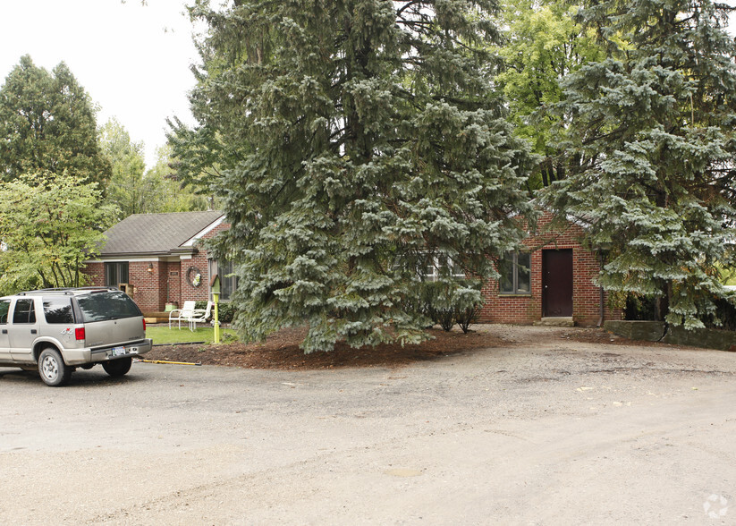 48197 West Rd, Wixom, MI à vendre - Photo de l’immeuble – Image 1 sur 2