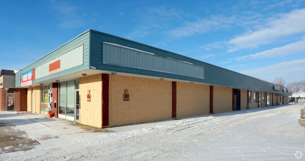 5020 49 St, Leduc, AB à louer - Photo principale – Image 1 sur 2