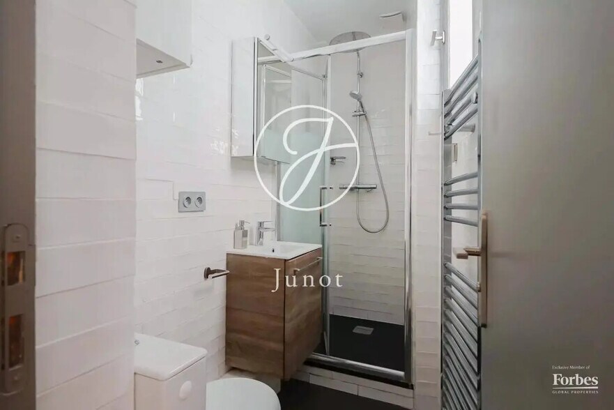 Immeuble residentiel dans Paris à vendre - Photo intérieure – Image 3 sur 7