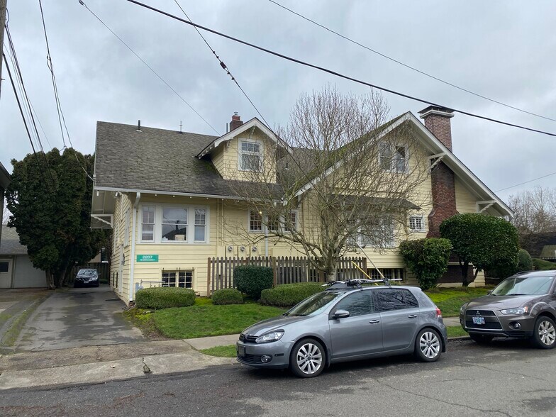 2207 NE Broadway St, Portland, OR à louer - Photo de l’immeuble – Image 2 sur 6