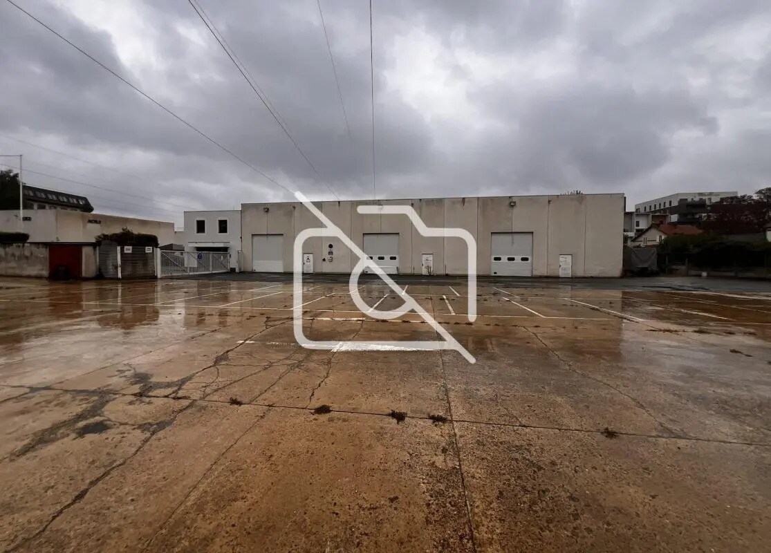 Industriel/Logistique dans Vert à louer Photo de l’immeuble– Image 1 sur 12