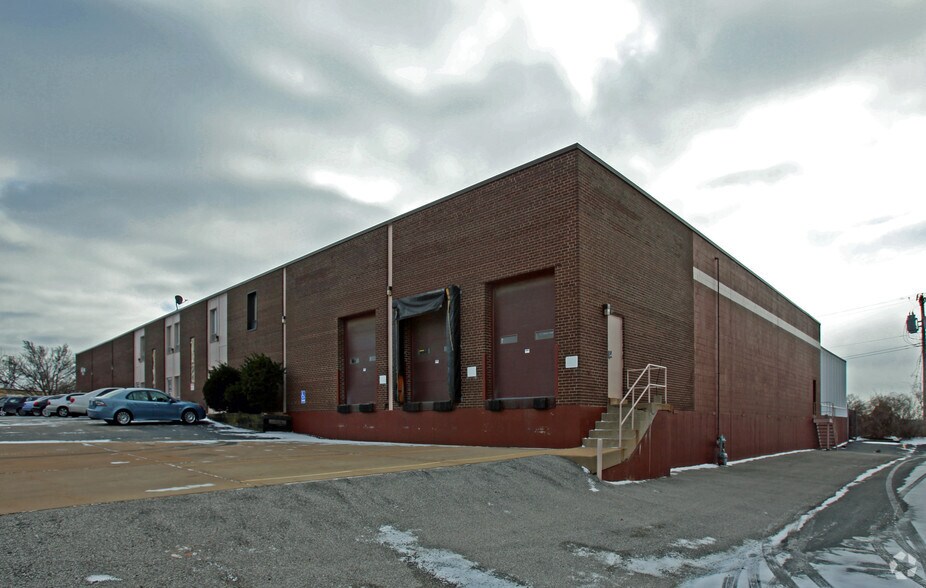 11436-11440 Schenk Dr, Maryland Heights, MO à louer - Photo de l’immeuble – Image 1 sur 5