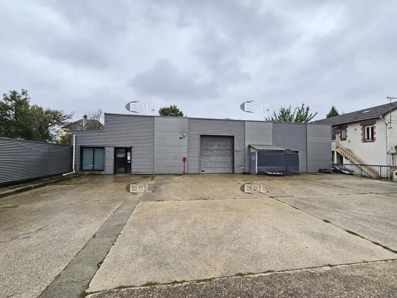 Local d'activités dans Villeneuve-Saint-Georges à vendre - Photo de l’immeuble – Image 1 sur 10