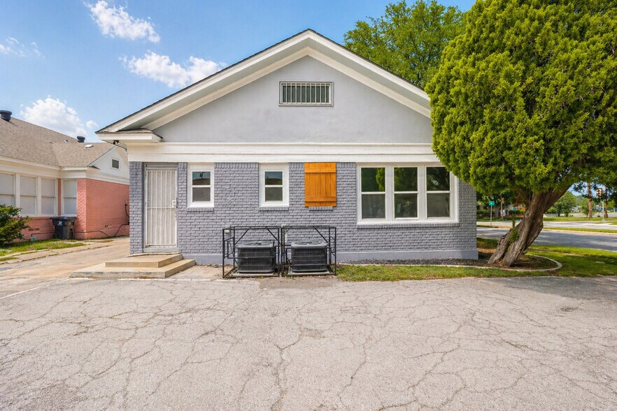 105 S Zang Blvd, Dallas, TX à vendre - Photo de l’immeuble – Image 3 sur 14