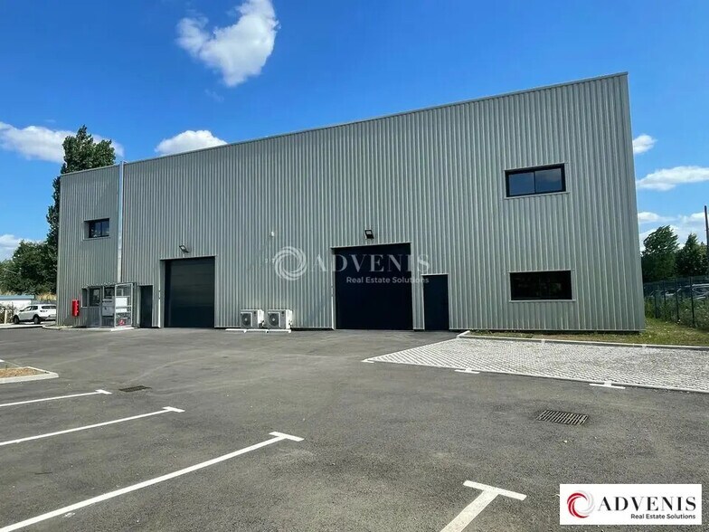 Local d’activités dans Mérignac à louer - Photo de l’immeuble – Image 1 sur 11