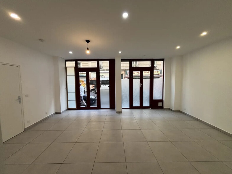 41 Rue Simart, Paris à louer - Photo de l’immeuble – Image 3 sur 14