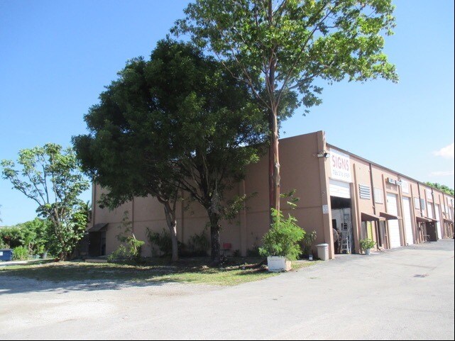 12584-12598 SW 128th St, Miami, FL à vendre Photo de l’immeuble– Image 1 sur 13