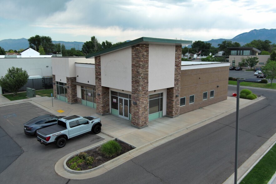5640 S 3500 W, Roy, UT à louer - Photo de l’immeuble – Image 2 sur 4