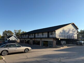 Plus de détails pour 2332 N Cotner Blvd, Lincoln, NE - Local commercial à louer