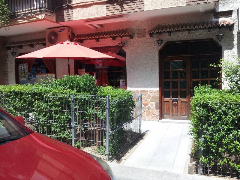 Local commercial dans Móstoles, Madrid à louer Photo principale– Image 1 sur 3