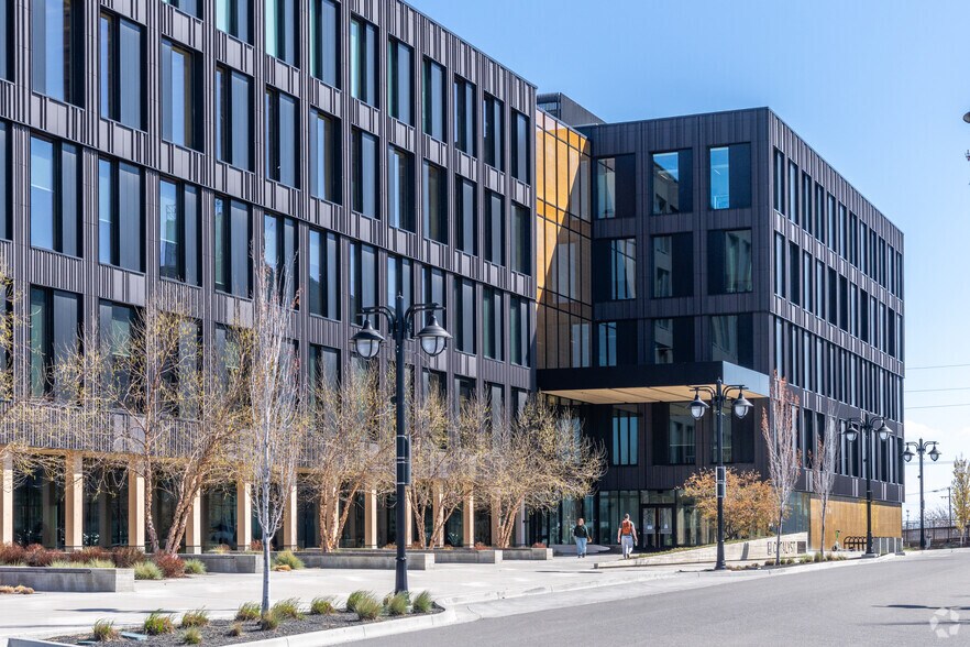 601 E Riverside Ave, Spokane, WA à louer - Photo de l’immeuble – Image 3 sur 5