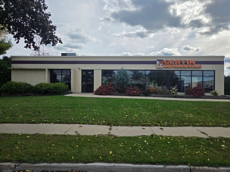 11327 W Lincoln Ave, West Allis, WI à vendre - Photo de l’immeuble – Image 3 sur 7