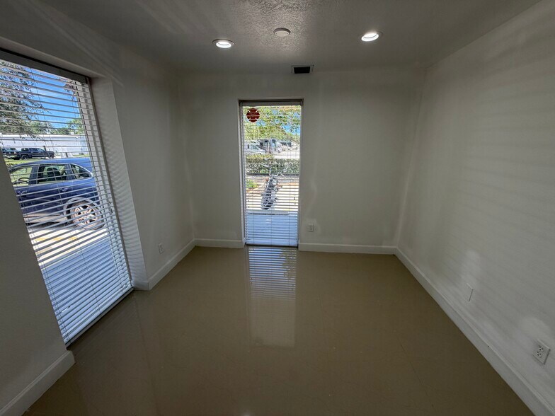 500 W Commerce Way W, Jupiter, FL à louer - Photo de l’immeuble – Image 3 sur 14