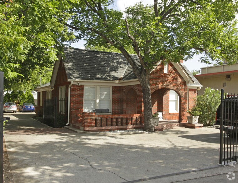 2216 College Ave, Austin, TX à louer - Photo de l’immeuble – Image 3 sur 7