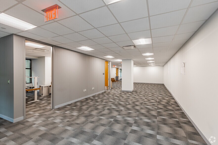 300 Oxford Dr, Monroeville, PA à louer - Photo intérieure – Image 3 sur 20